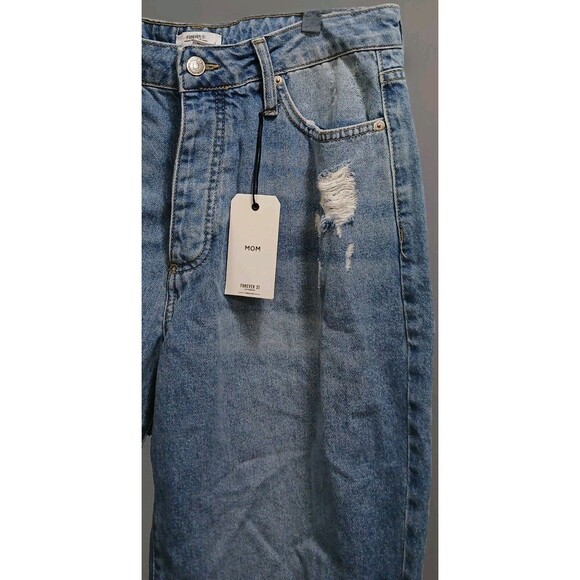 NWT Forever 21 Women’s 29 High Rise Relaxed Mom Jeans Distressed Light Wash Y2K - Picture 4 of 11